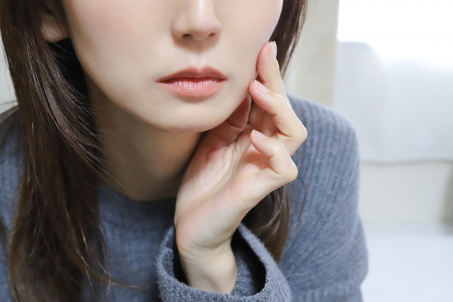 肌を気にする女性