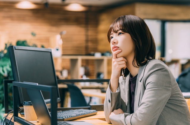 ボーとする女性