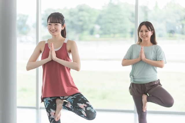 運動をする女性